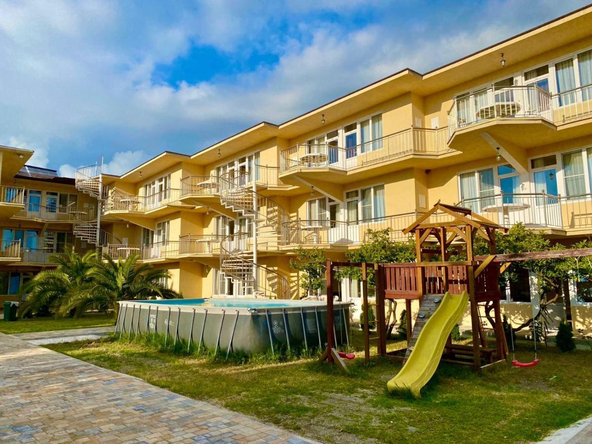 Mini Hotel Diva Alakhadzi Ngoại thất bức ảnh